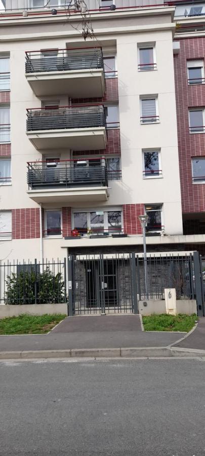 1 Chambres Pour 2 Personnes Avec 2 Salles De Bains Communes Chez L'Habitant Lognes Exterior foto