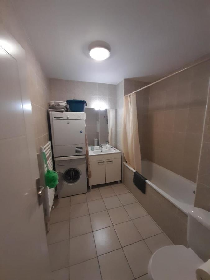 1 Chambres Pour 2 Personnes Avec 2 Salles De Bains Communes Chez L'Habitant Lognes Exterior foto